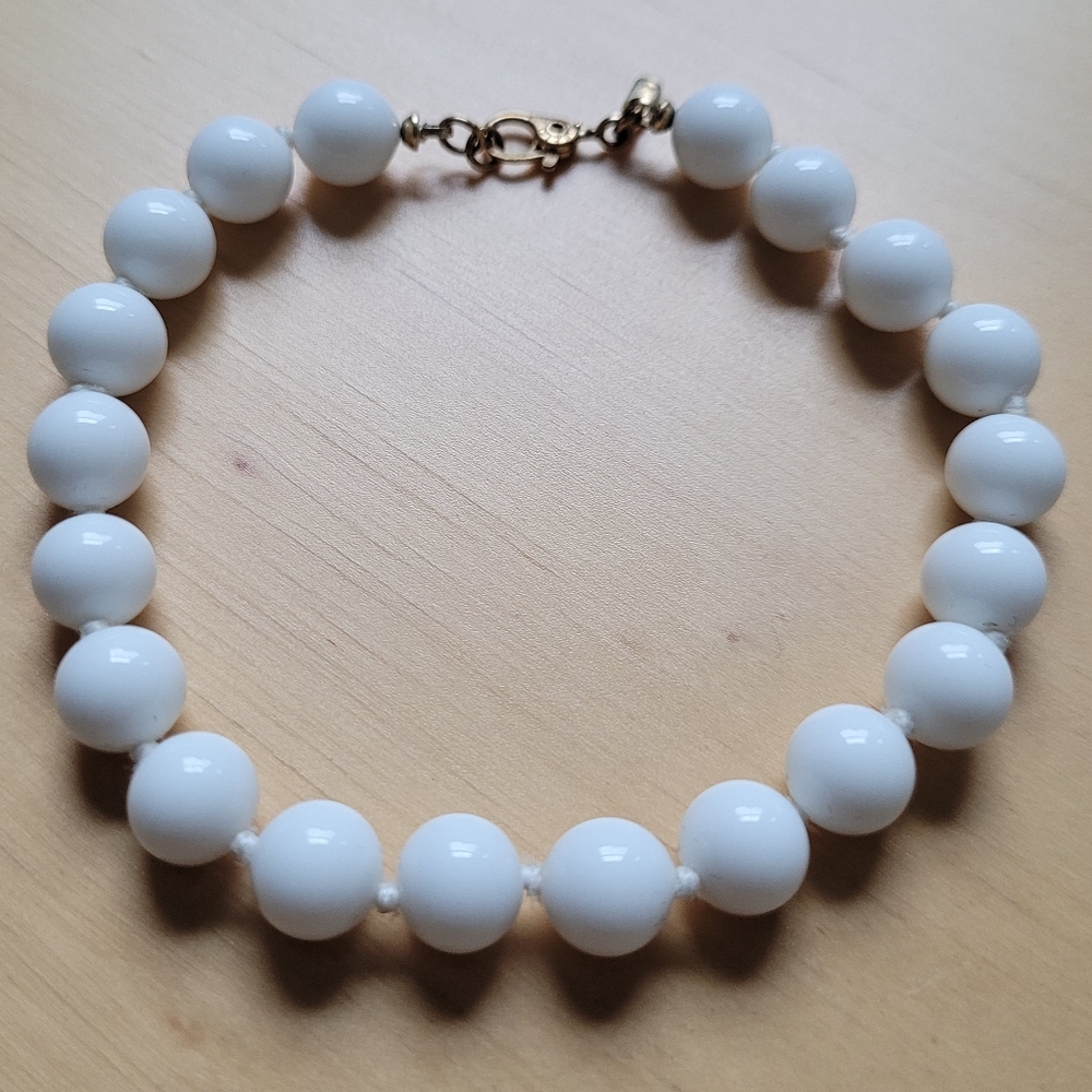 Monet Vintage 8" White Knotted Glass Bead Bracelet